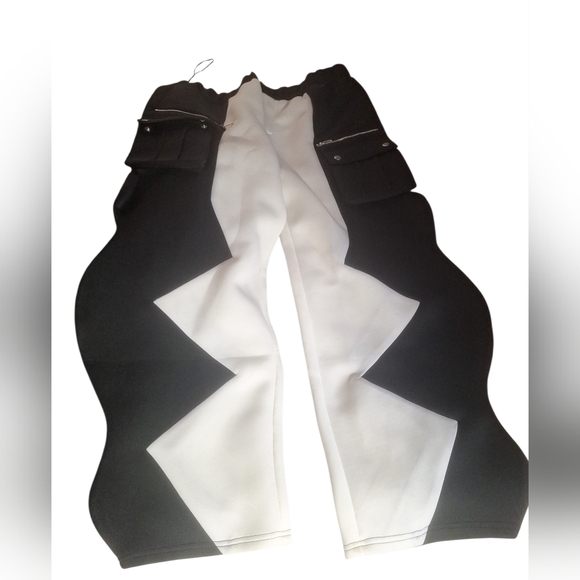 Black and White Women's Cargo Pants Sz 1x - Picture 7 of 7